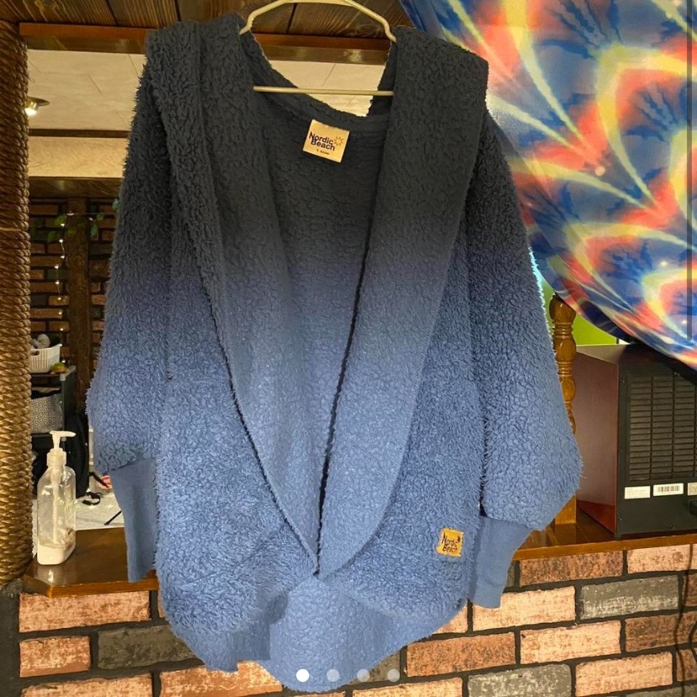 Nordic Beach blue fuzzy blanket coat